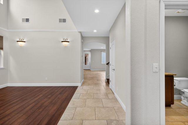 3241 Village Center Dr, Roseville, CA 95747