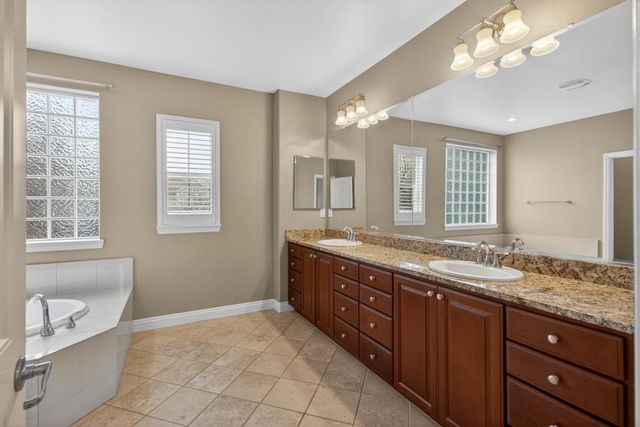 3241 Village Center Dr, Roseville, CA 95747