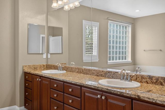 3241 Village Center Dr, Roseville, CA 95747