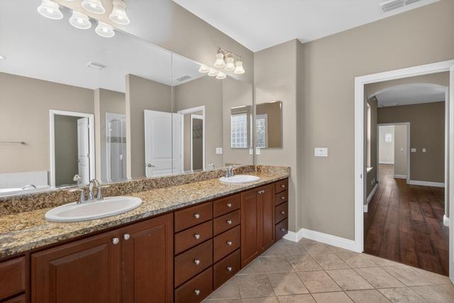 3241 Village Center Dr, Roseville, CA 95747