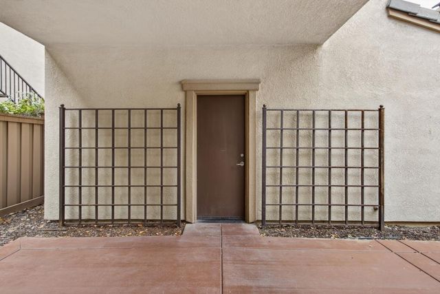 3241 Village Center Dr, Roseville, CA 95747