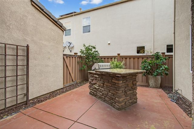 3241 Village Center Dr, Roseville, CA 95747