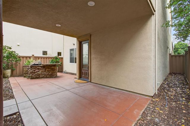 3241 Village Center Dr, Roseville, CA 95747