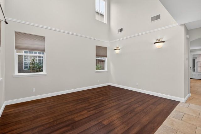 3241 Village Center Dr, Roseville, CA 95747