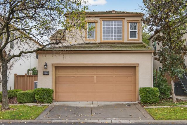 3241 Village Center Dr, Roseville, CA 95747