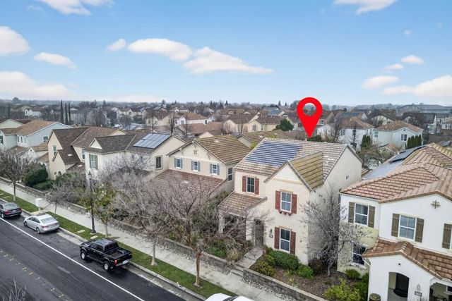 3241 Village Center Dr, Roseville, CA 95747