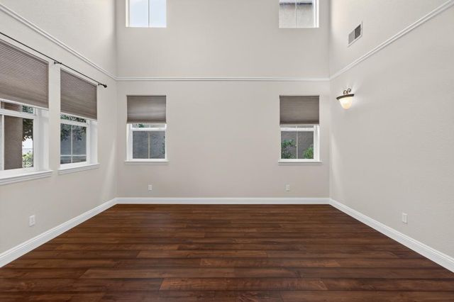 3241 Village Center Dr, Roseville, CA 95747