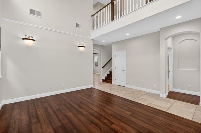 3241 Village Center Dr, Roseville, CA 95747