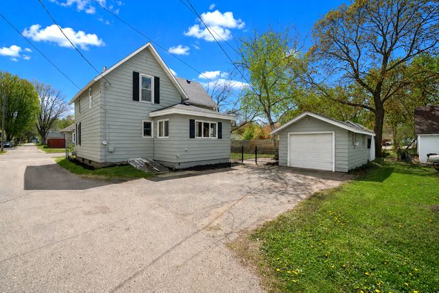 112 7th Avenue NW, Faribault, MN 55021