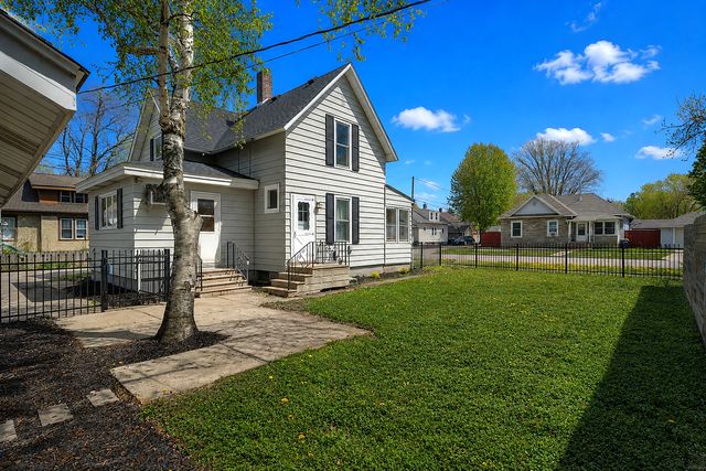 112 7th Avenue NW, Faribault, MN 55021