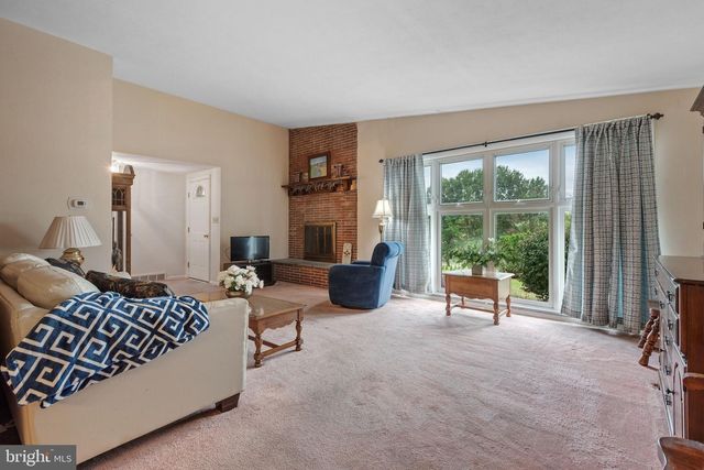 54 CHESTNUT ST, Adamstown, PA 19501