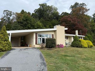 54 CHESTNUT ST, Adamstown, PA 19501