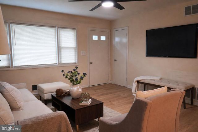 7 WINDSOR PL, Mount Holly, NJ 08060