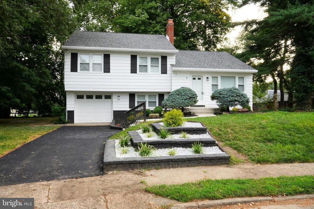 7 WINDSOR PL, Mount Holly, NJ 08060