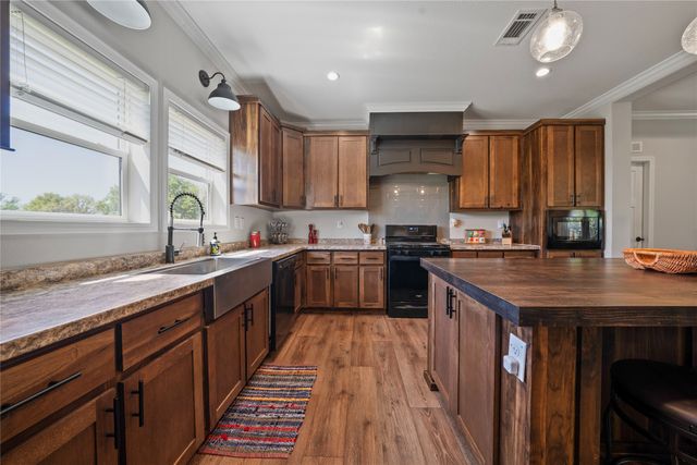 126 County Road 118, Whitesboro, TX 76273