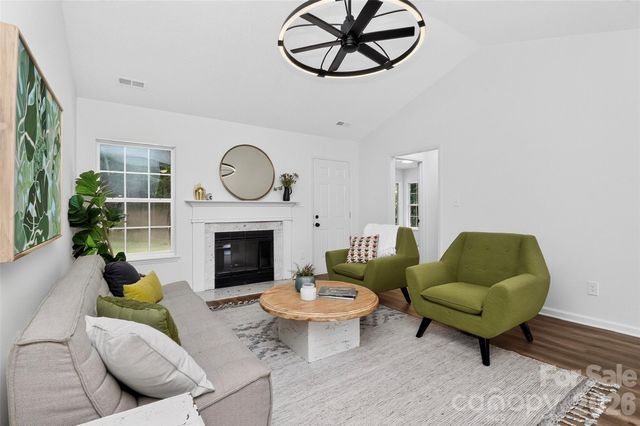 5800 Pennycross Lane, Charlotte, NC 28216