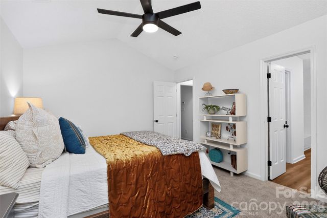 5800 Pennycross Lane, Charlotte, NC 28216