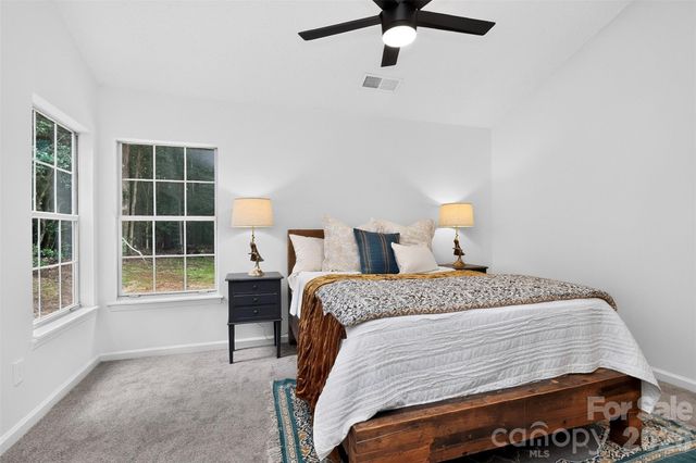 5800 Pennycross Lane, Charlotte, NC 28216