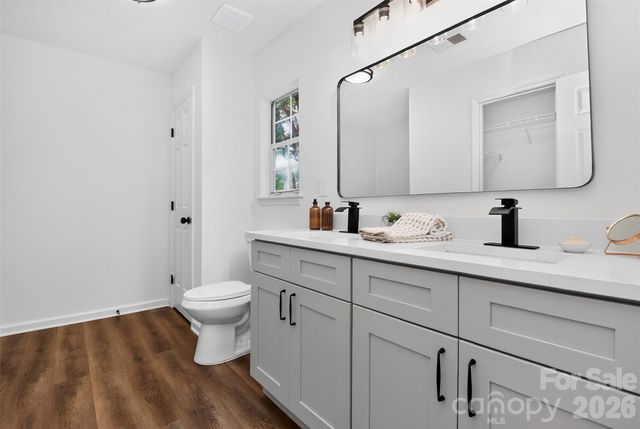 5800 Pennycross Lane, Charlotte, NC 28216