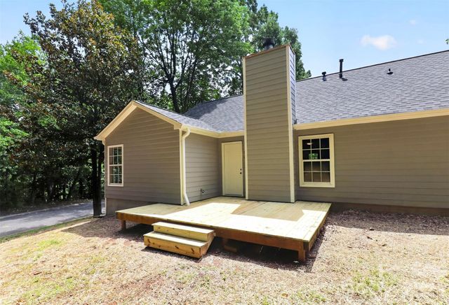 5800 Pennycross Lane, Charlotte, NC 28216