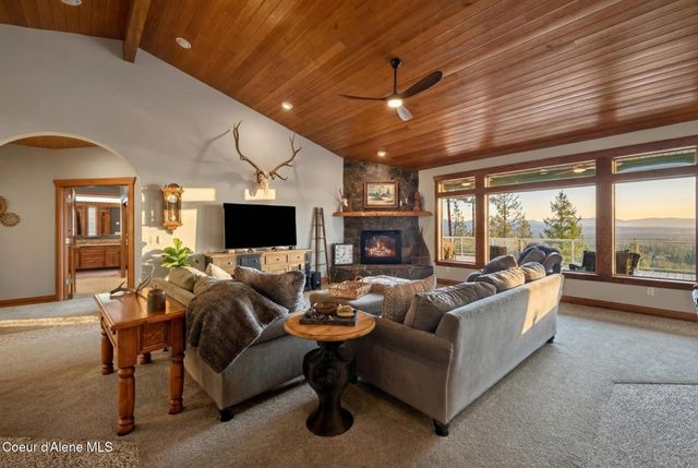 24079 N McKenzie DR, Rathdrum, ID 83858