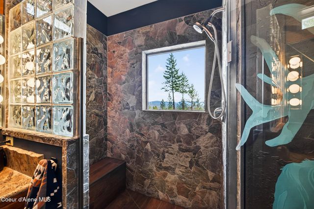 24079 N McKenzie DR, Rathdrum, ID 83858