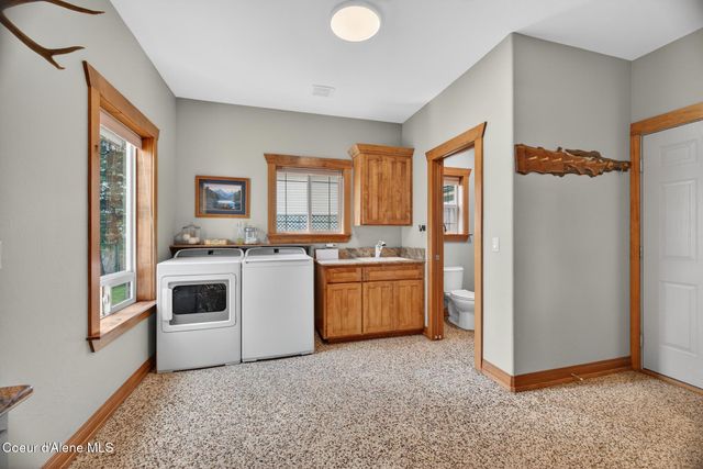 24079 N McKenzie DR, Rathdrum, ID 83858