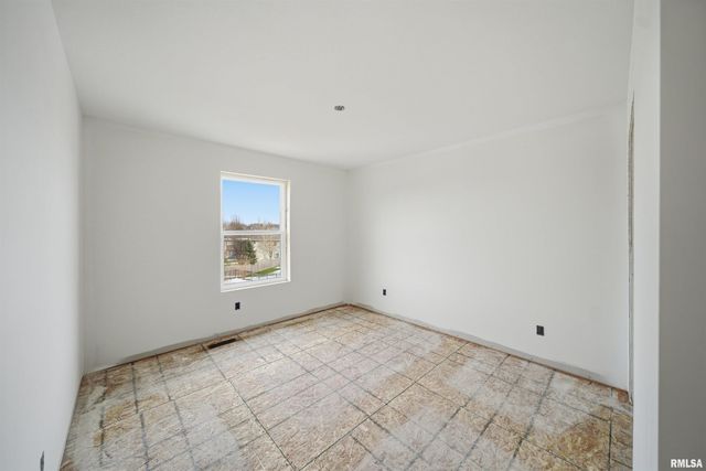 256 KARAGEN Circle, Germantown Hills, IL 61548