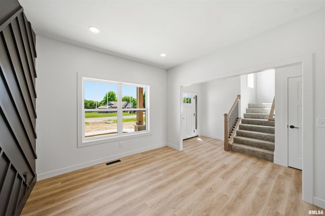 256 KARAGEN Circle, Germantown Hills, IL 61548