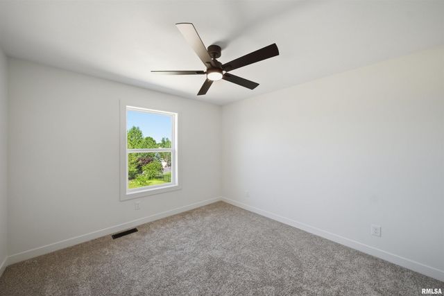 256 KARAGEN Circle, Germantown Hills, IL 61548