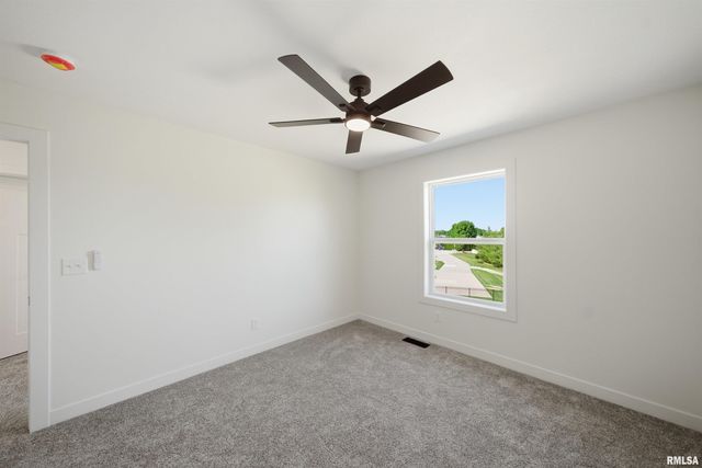 256 KARAGEN Circle, Germantown Hills, IL 61548