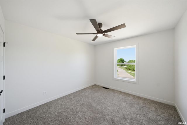 256 KARAGEN Circle, Germantown Hills, IL 61548