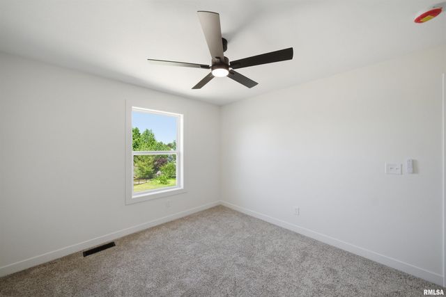 256 KARAGEN Circle, Germantown Hills, IL 61548