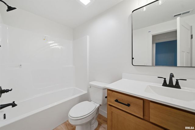 256 KARAGEN Circle, Germantown Hills, IL 61548