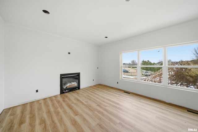 256 KARAGEN Circle, Germantown Hills, IL 61548
