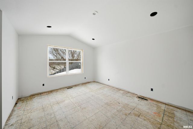 256 KARAGEN Circle, Germantown Hills, IL 61548