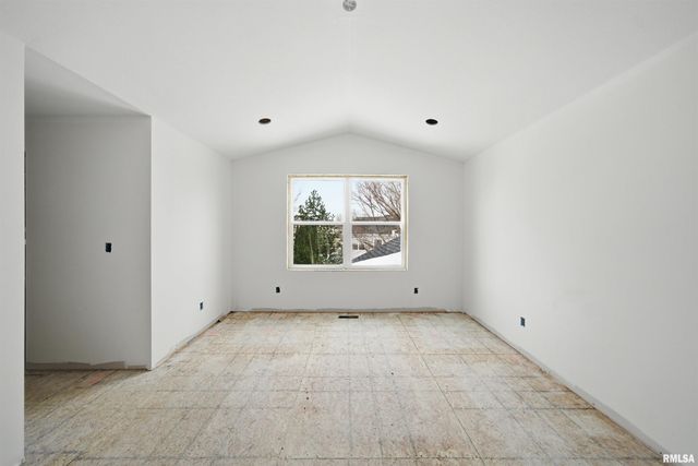 256 KARAGEN Circle, Germantown Hills, IL 61548