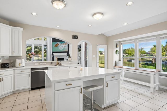 10005 Fairway Vista Drive, Rowlett, TX 75089