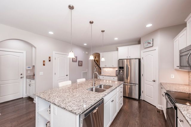 414 Fall Creek Cir, Goodlettsville, TN 37072