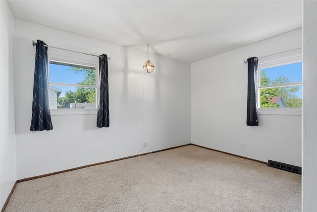 208 Atwood Drive SW, Cedar Rapids, IA 52404