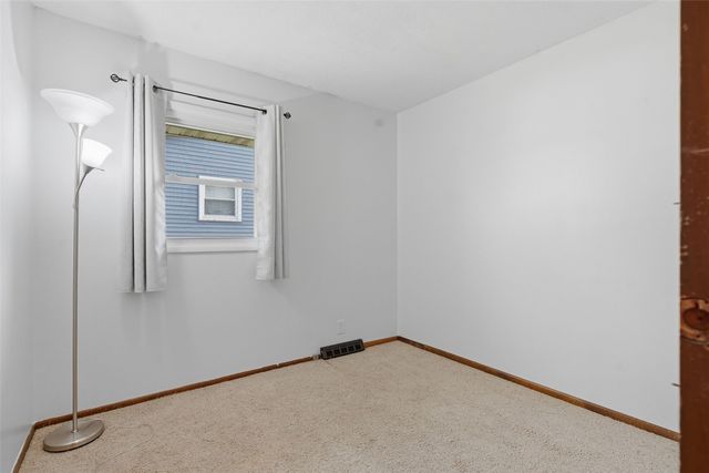 208 Atwood Drive SW, Cedar Rapids, IA 52404