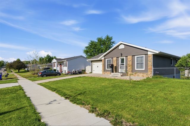 208 Atwood Drive SW, Cedar Rapids, IA 52404