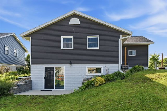 208 Atwood Drive SW, Cedar Rapids, IA 52404