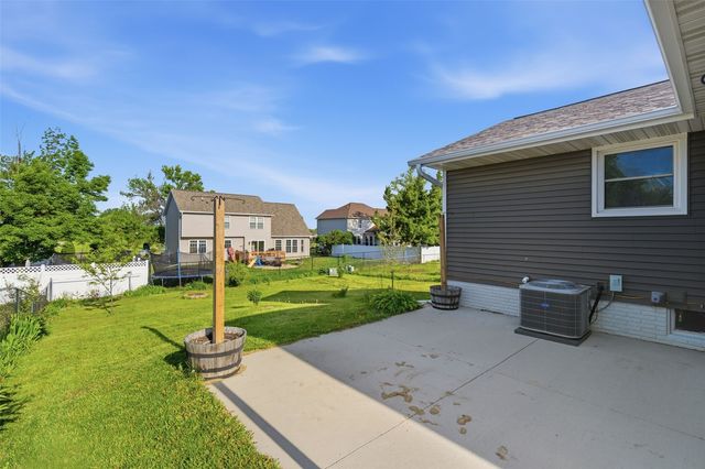 208 Atwood Drive SW, Cedar Rapids, IA 52404