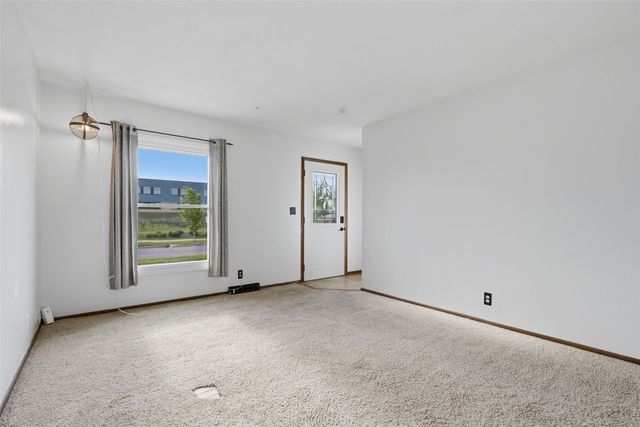 208 Atwood Drive SW, Cedar Rapids, IA 52404