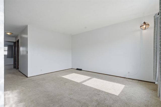 208 Atwood Drive SW, Cedar Rapids, IA 52404
