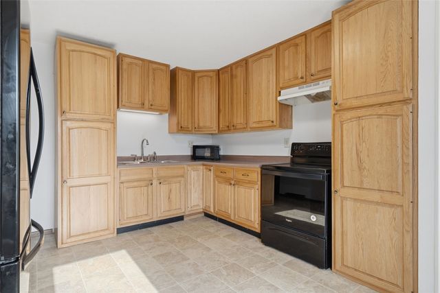 208 Atwood Drive SW, Cedar Rapids, IA 52404