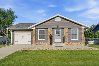 208 Atwood Drive SW, Cedar Rapids, IA 52404