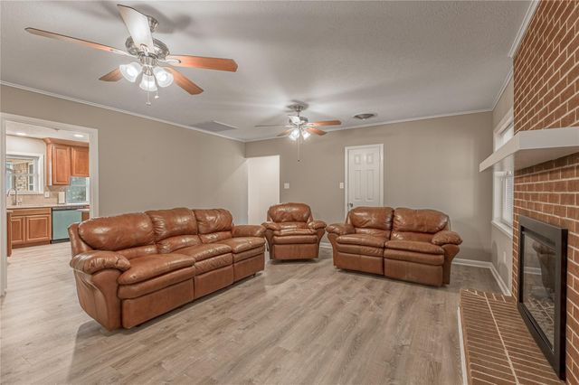 2201 Badger Lane, Huntsville, TX 77320