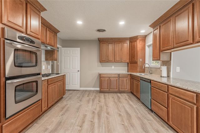 2201 Badger Lane, Huntsville, TX 77320